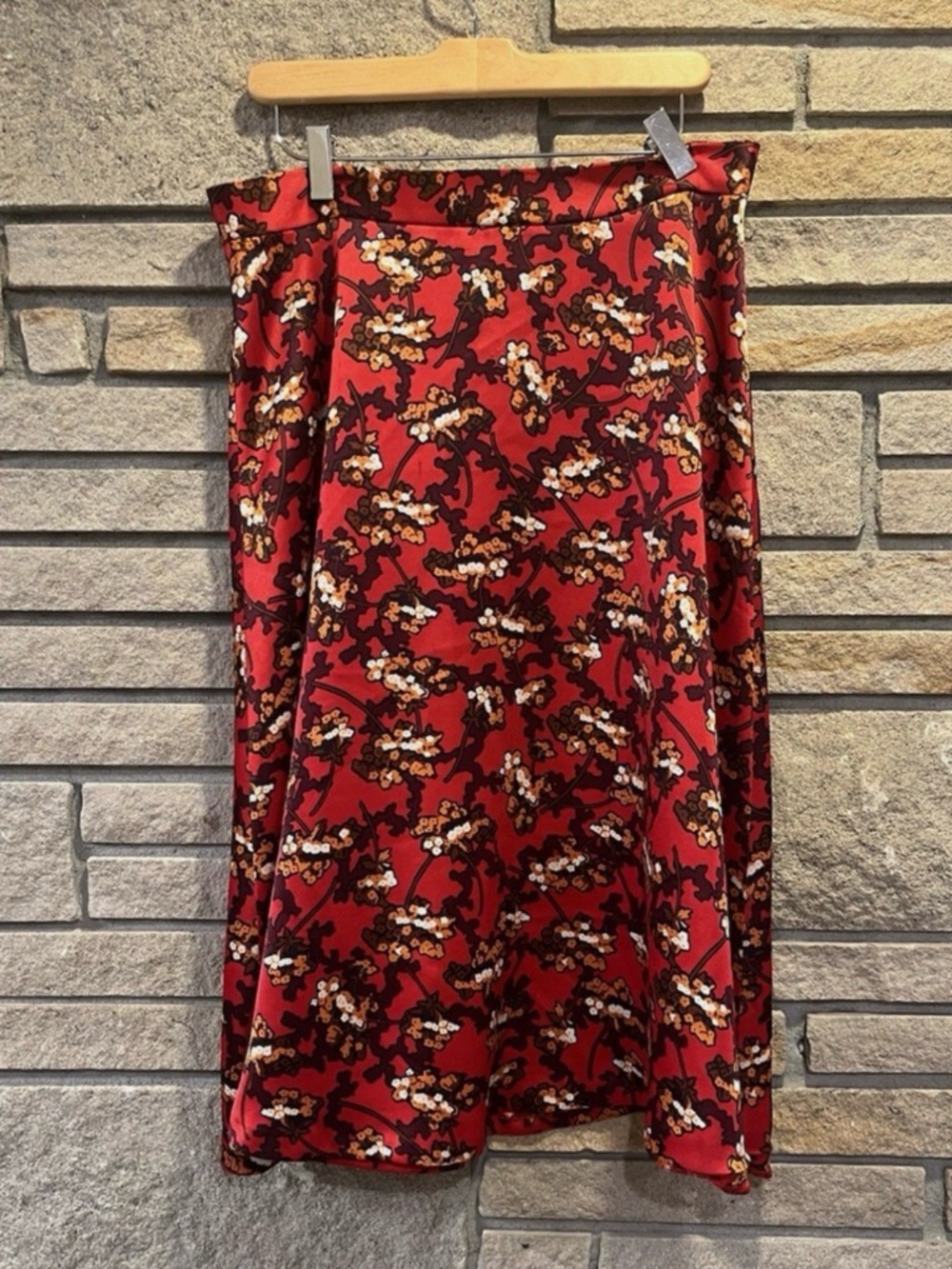 Ann Taylor Red Floral A-Line Skirt in size 6